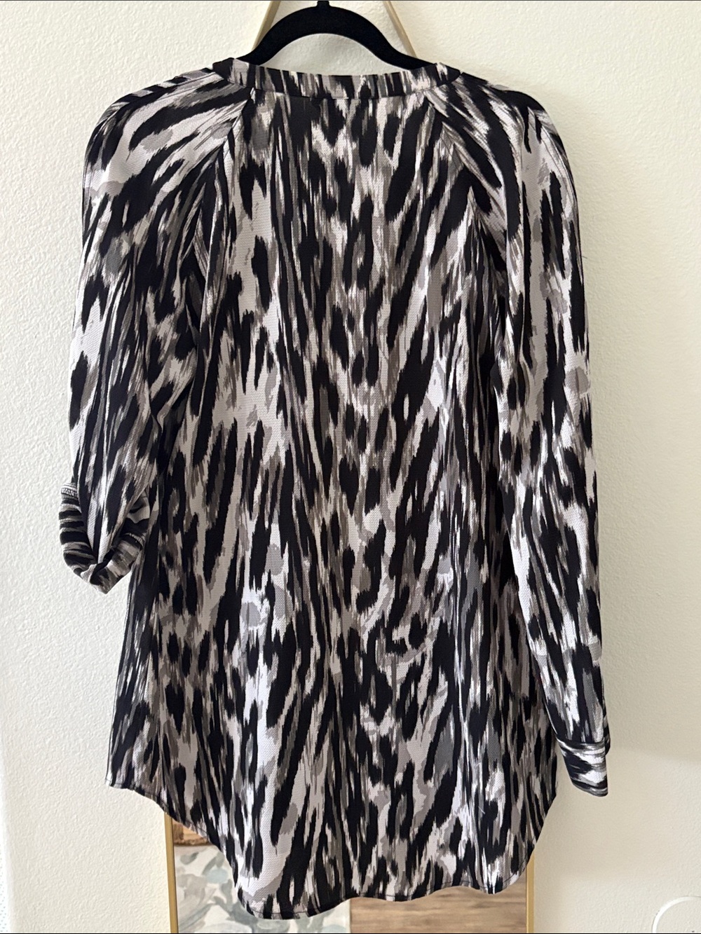 Rock & Republic Black and White Abstract Print Button-Down Shirt - Picture 3 of 5